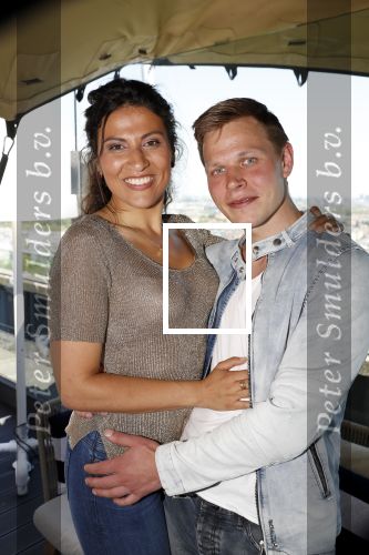 Amsterdam 8 mei 2018
Jeansdrager van het jaar verkeizing in het apollo hotel. Zahra Lfil met vriend Martin Vis