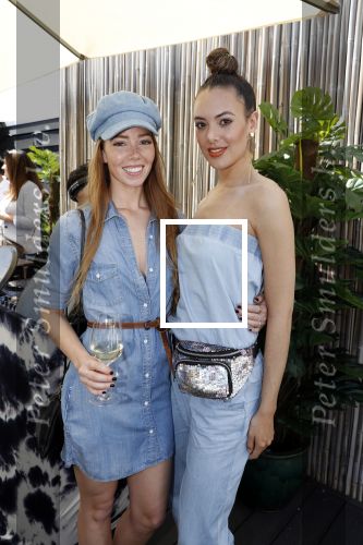 Amsterdam 8 mei 2018
Jeansdrager van het jaar verkeizing in het apollo hotel. Zoey Ivory met Emily v Tongeren