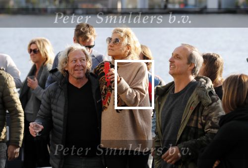 Amsterdam 9 mei 2019
Surpisefeestje voor Ruud de Wild georganiseerd door zijn ex vrouw Aafke.
Olcay Gulsen is eer natuurlijk bij. ze gingen varen met boot op grachten Amsterdam.