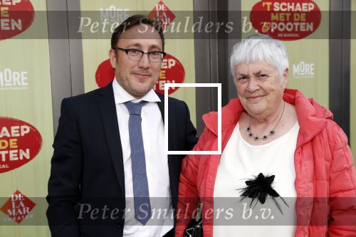 Amsterdam 14 april 2019
Premiere van t schaep met de 5 poten in het deLamar theater. Albert jan van Rees met zijn moeder