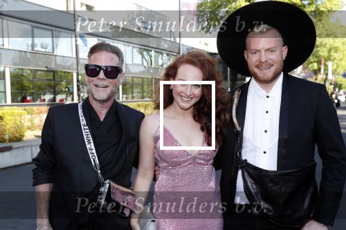 Hilversum 20 mei 2019
Coiffure awards in studio 21. Bastiaan v Schaik kwam met zijn vriendin en actrice â€¦