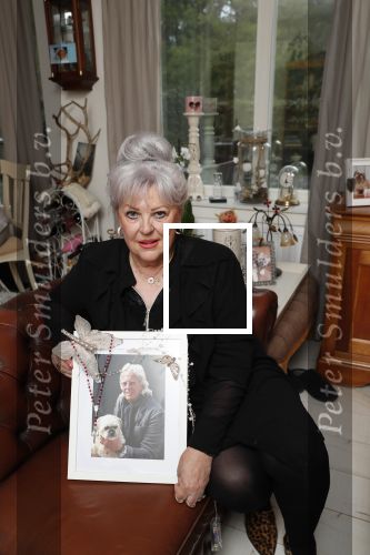 Ermelo 9 mei 2019
Weduwe Bert Bakker ( ex partner Mary Borsato) bij haar thuis.