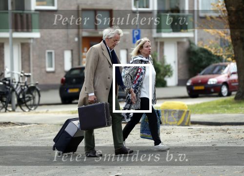Amsterdam 18 april 2019
Boudewijn Poelman met zijn vrouw wandelend op straat  in Amsterdam zuid .