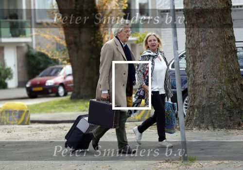 Amsterdam 18 april 2019
Boudewijn Poelman met zijn vrouw wandelend op straat  in Amsterdam zuid .