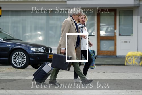 Amsterdam 18 april 2019
Boudewijn Poelman met zijn vrouw wandelend op straat  in Amsterdam zuid .