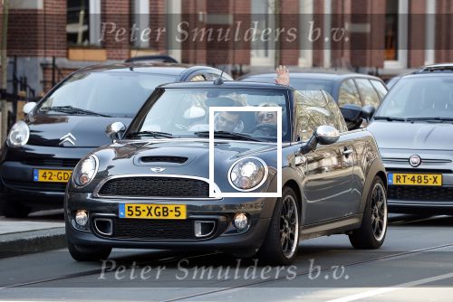 Amsterdam 8 april 2019
Caroline Tensen met zoon Bob in mini cooper cabrio