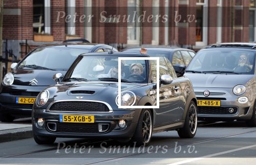 Amsterdam 8 april 2019
Caroline Tensen met zoon Bob in mini cooper cabrio