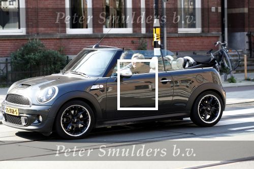 Amsterdam 8 april 2019
Caroline Tensen met zoon Bob in mini cooper cabrio