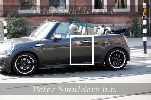 Amsterdam 8 april 2019
Caroline Tensen met zoon Bob in mini cooper cabrio