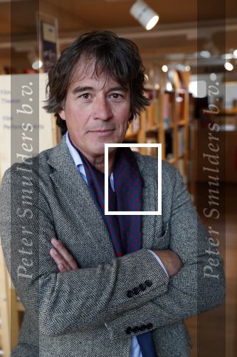 Amsterdam 15 april 2019
Boekpresentatie van Inge Ipenburg bij boekhandel Scheltema.
Simone Kleinsma krijgt het eerste exemplaar. Casper v Bohemen