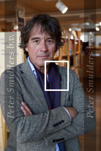 Amsterdam 15 april 2019
Boekpresentatie van Inge Ipenburg bij boekhandel Scheltema.
Simone Kleinsma krijgt het eerste exemplaar. Casper v Bohemen
