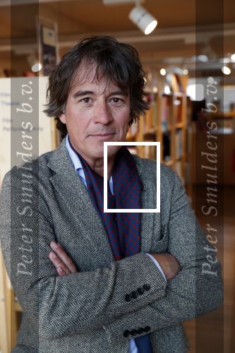 Amsterdam 15 april 2019
Boekpresentatie van Inge Ipenburg bij boekhandel Scheltema.
Simone Kleinsma krijgt het eerste exemplaar. Casper v Bohemen