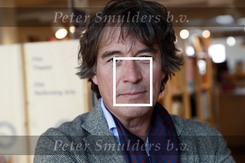 Amsterdam 15 april 2019
Boekpresentatie van Inge Ipenburg bij boekhandel Scheltema.
Simone Kleinsma krijgt het eerste exemplaar. Casper v Bohemen