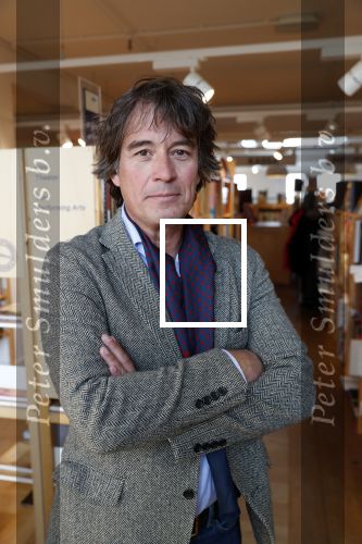 Amsterdam 15 april 2019
Boekpresentatie van Inge Ipenburg bij boekhandel Scheltema.
Simone Kleinsma krijgt het eerste exemplaar. Casper v Bohemen