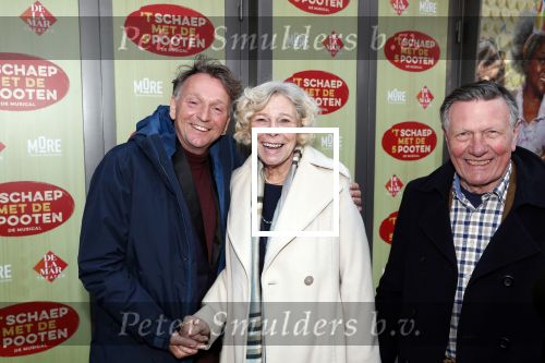 Amsterdam 14 april 2019
Premiere van t schaep met de 5 poten in het deLamar theater. Dick Cohen met zijn ouders