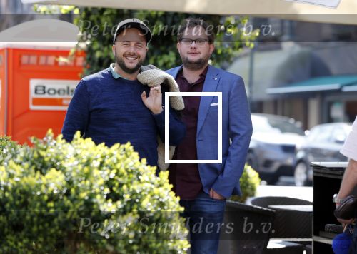 Amsterdam 16 april 2019
Diederik Jekel en John Korthaus   wandelend op cornelis schuytstraat.