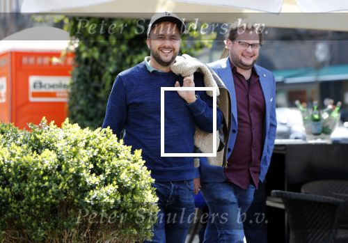 Amsterdam 16 april 2019
Diederik Jekel en John Korthaus   wandelend op cornelis schuytstraat.