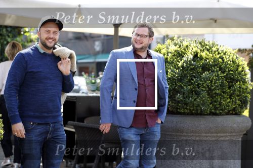Amsterdam 16 april 2019
Diederik Jekel en John Korthaus   wandelend op cornelis schuytstraat.