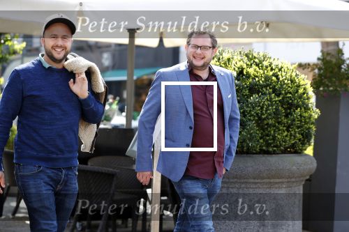 Amsterdam 16 april 2019
Diederik Jekel en John Korthaus   wandelend op cornelis schuytstraat.