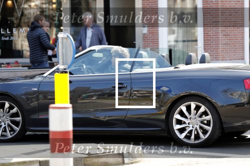 Amsterdam 17 april 2019
Dirk Zeelenberg in cabrio in Amsterdam zuid.