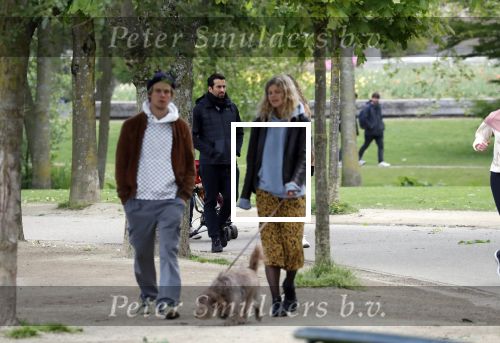 Amsterdam 5 mei 2019
Dotan met een vriendin in het vondelpark.