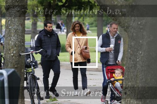 Amsterdam 5 mei 2019
Dotan met een vriendin in het vondelpark.