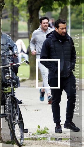 Amsterdam 5 mei 2019
Dotan met een vriendin in het vondelpark.
