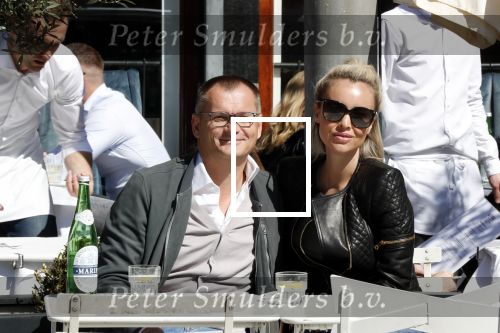 Amsterdam 10 april 2019
Eelko v Kooten met zijn vriendin Naomi v d Zwaan op terras.