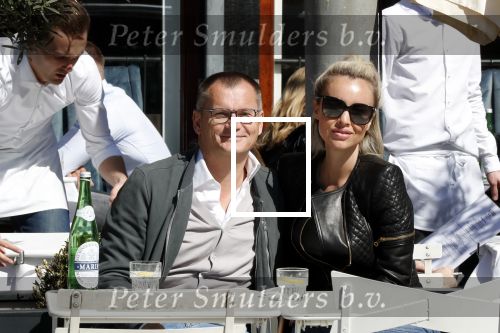Amsterdam 10 april 2019
Eelko v Kooten met zijn vriendin Naomi v d Zwaan op terras.