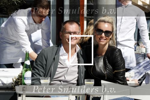 Amsterdam 10 april 2019
Eelko v Kooten met zijn vriendin Naomi v d Zwaan op terras.