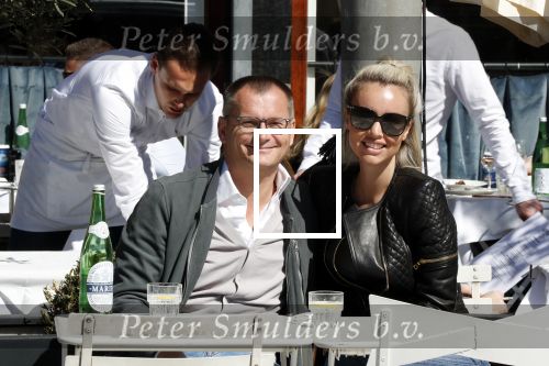 Amsterdam 10 april 2019
Eelko v Kooten met zijn vriendin Naomi v d Zwaan op terras.