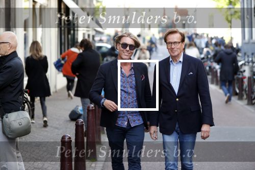 Amsterdam 1o0 mei 2019
Frank en Rogier van paleis voor een prikkie op straat in Amsterdam.