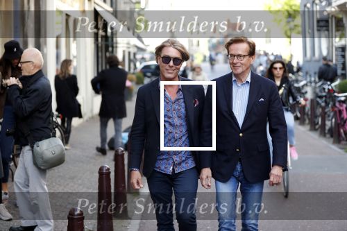 Amsterdam 1o0 mei 2019
Frank en Rogier van paleis voor een prikkie op straat in Amsterdam.
