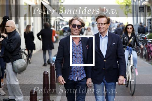 Amsterdam 1o0 mei 2019
Frank en Rogier van paleis voor een prikkie op straat in Amsterdam.