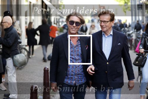 Amsterdam 1o0 mei 2019
Frank en Rogier van paleis voor een prikkie op straat in Amsterdam.