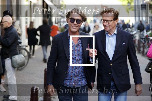 Amsterdam 1o0 mei 2019
Frank en Rogier van paleis voor een prikkie op straat in Amsterdam.