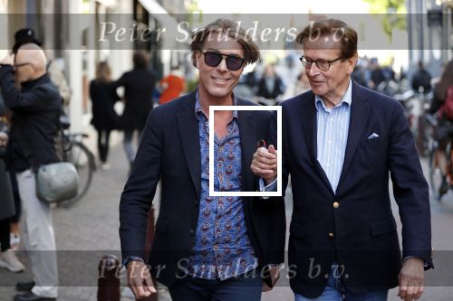 Amsterdam 1o0 mei 2019
Frank en Rogier van paleis voor een prikkie op straat in Amsterdam.