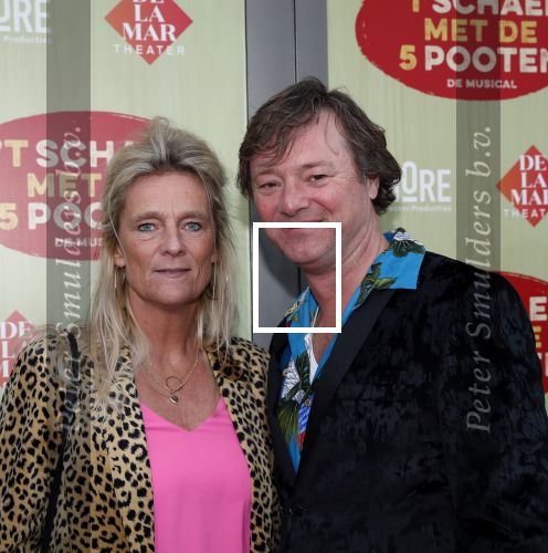 Amsterdam 14 april 2019
Premiere van t schaep met de 5 poten in het deLamar theater. Frits Sissing met vrouw