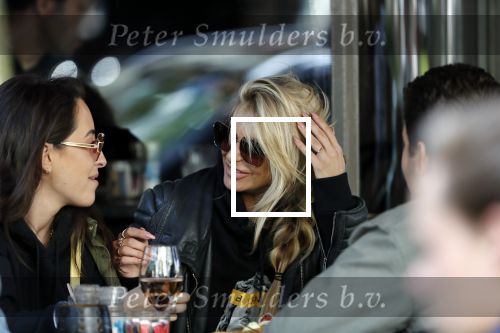Amsterdam 11 mei 2019
Gaby Blaaser op terras bij v Dam .
