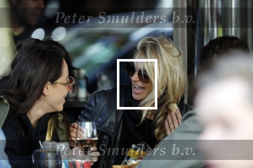 Amsterdam 11 mei 2019
Gaby Blaaser op terras bij v Dam .