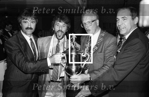 Eindhoven, 9 April 2019
PSV-AZ 67 1-0
PSV Landskampioen
Guus Hiddink Jos v Kemenade Eric Gerets Jacques Ruts tijdens huldiging gemeentehuis