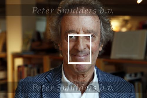 Amsterdam 15 april 2019
Boekpresentatie van Inge Ipenburg bij boekhandel Scheltema.
Simone Kleinsma krijgt het eerste exemplaar. 
Hans v Willigenburg