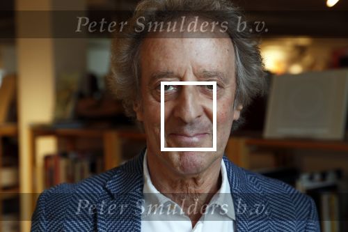 Amsterdam 15 april 2019
Boekpresentatie van Inge Ipenburg bij boekhandel Scheltema.
Simone Kleinsma krijgt het eerste exemplaar. 
Hans v Willigenburg