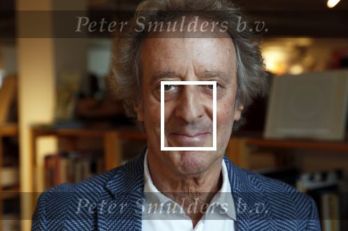 Amsterdam 15 april 2019
Boekpresentatie van Inge Ipenburg bij boekhandel Scheltema.
Simone Kleinsma krijgt het eerste exemplaar. 
Hans v Willigenburg