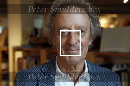Amsterdam 15 april 2019
Boekpresentatie van Inge Ipenburg bij boekhandel Scheltema.
Simone Kleinsma krijgt het eerste exemplaar. 
Hans v Willigenburg