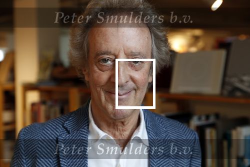 Amsterdam 15 april 2019
Boekpresentatie van Inge Ipenburg bij boekhandel Scheltema.
Simone Kleinsma krijgt het eerste exemplaar. 
Hans v Willigenburg