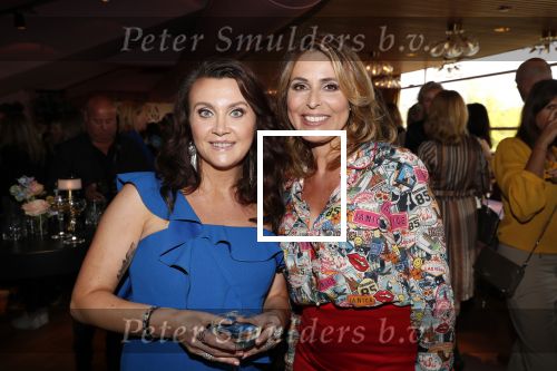Amsterdam 7 mei 2019
Boekpresentatie Camilla Lackberg bij Mama Kelly in olympisch stadion.
aanwezig oa Daphne Deckers
Isa Hoes
Heleen van Royen
Anna Drijver
Marion Pauw
Susan Smit
Moniqiue des Bouvrie
Patricia Snel
Marlies Dekkers
Inge Ipenburg