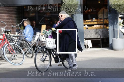 Amsterdam 11 mei 2019
Herma Krabbe met fiets in Amsterdam zuid.