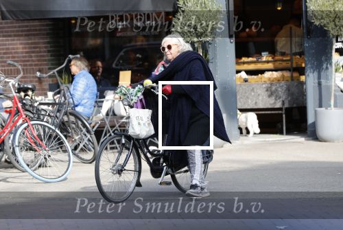 Amsterdam 11 mei 2019
Herma Krabbe met fiets in Amsterdam zuid.