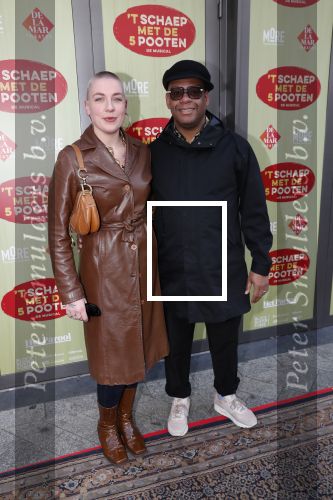 Amsterdam 14 april 2019
Premiere van t schaep met de 5 poten in het deLamar theater. Howard Komproe en partner Fien Ploeger